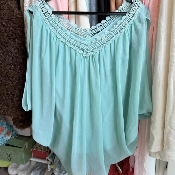 Chic Lace Trim Mint Blouse - Picture 1 of 2